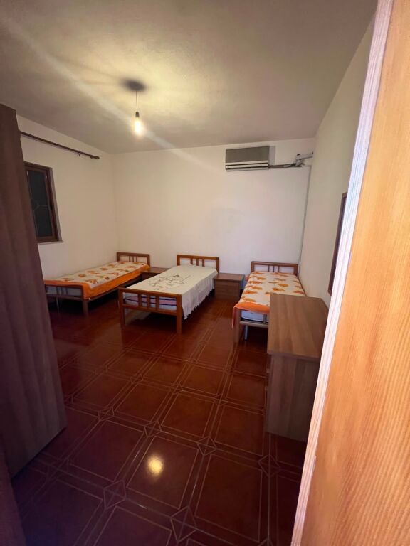 Villa di 4 piani in vendita Kamez
