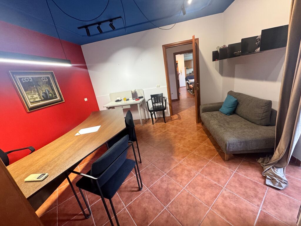 Ufficio 3+1 in affitto presso il Tribunale di Tirana
