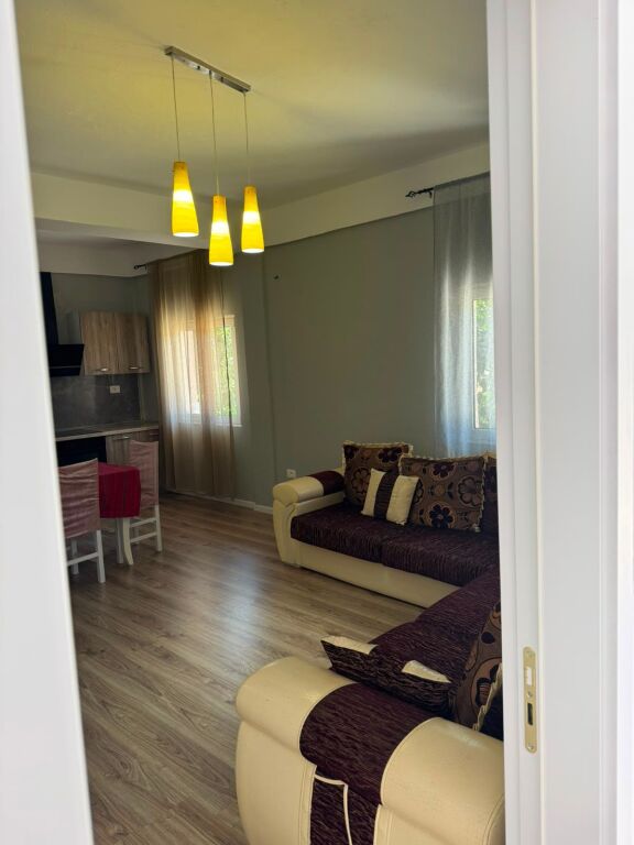 🏡 Jepet me qira hyrje 2+1 në Qytet Studenti💰 35.000 Lekë/muaj