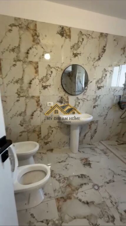 VENDESI APPARTAMENTO 2+1+2 NEL QUARTIERE 6 DURRES !!!
