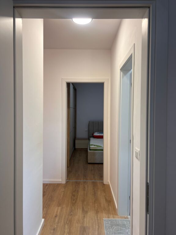 Jepet me qira 2+1+1 KOMPLEKSI AURA Rruga Dritan Hoxha700€
