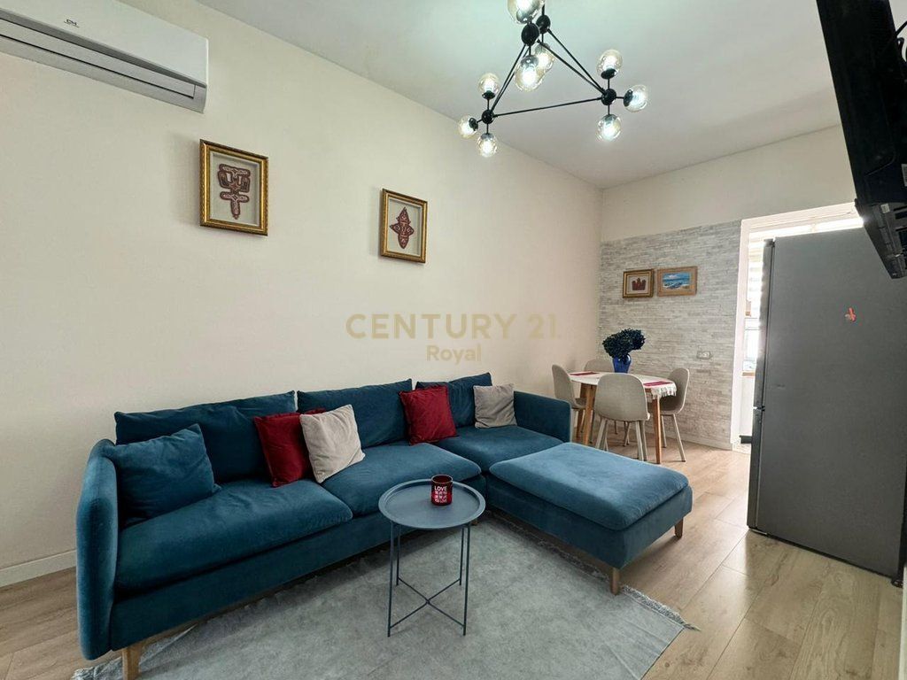 Apartament 2+1 me qira në Rrugën e Barrikadave, Tiranë - 800€ | 75 m²