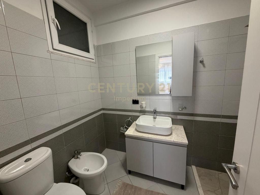 Ofrohet per shitje apartament 1+1 i sapo mobiluar ne Astir!