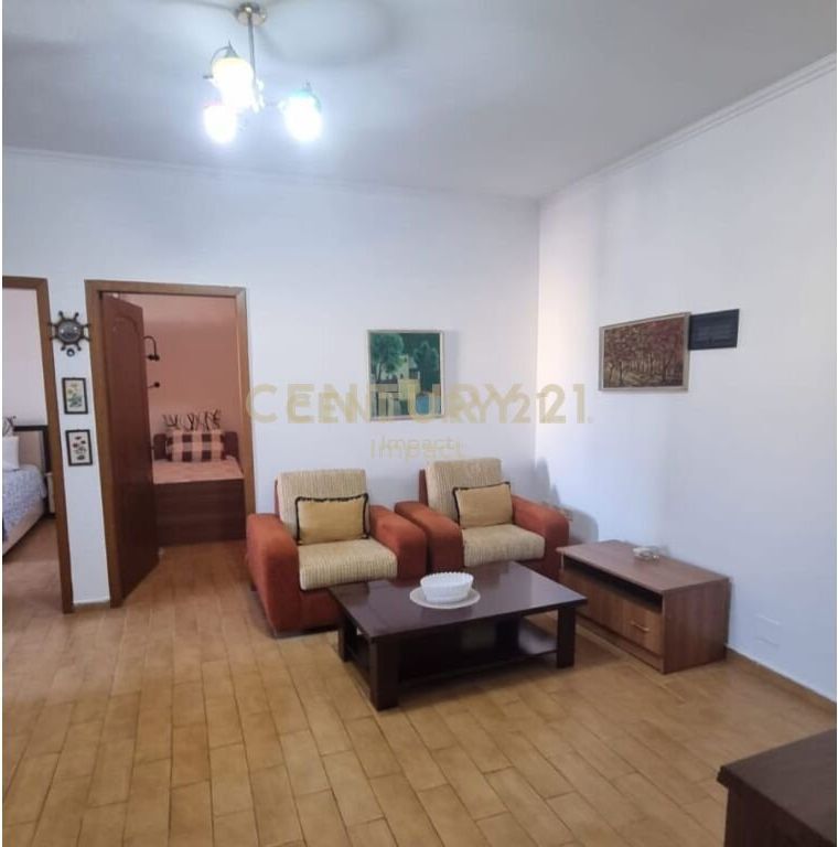2+1 Apartment for rent at Komuna e Parisit! 600 € /Month