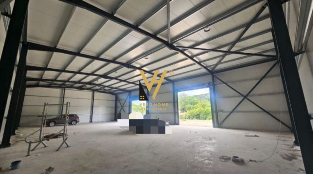 WAREHOUSE 660 M2 FOR RENT ON ARBERI STREET 200,000 LEKE