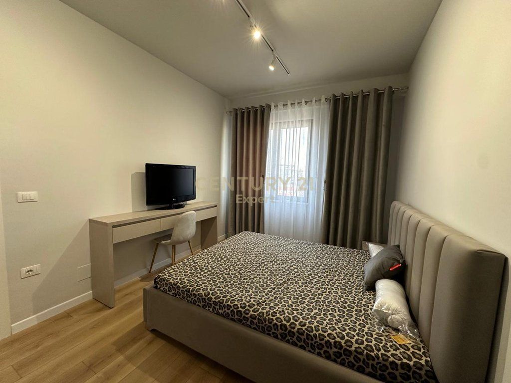 APARTAMENT 2+1+2+POST PARKIMI PRANE SPAK 800 € /Muaj