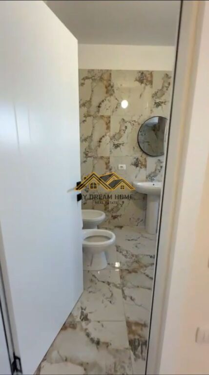 VENDESI APPARTAMENTO 2+1+2 NEL QUARTIERE 6 DURRES !!!