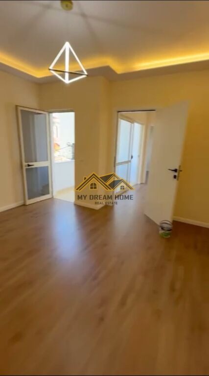 VENDESI APPARTAMENTO 2+1+2 NEL QUARTIERE 6 DURRES !!!