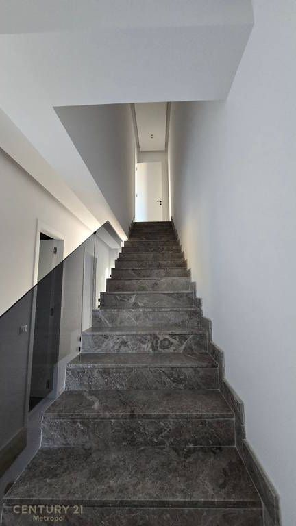 Vile me pishine per qira ne rezidence private, prane Liqenit te Thate! Metropol142923