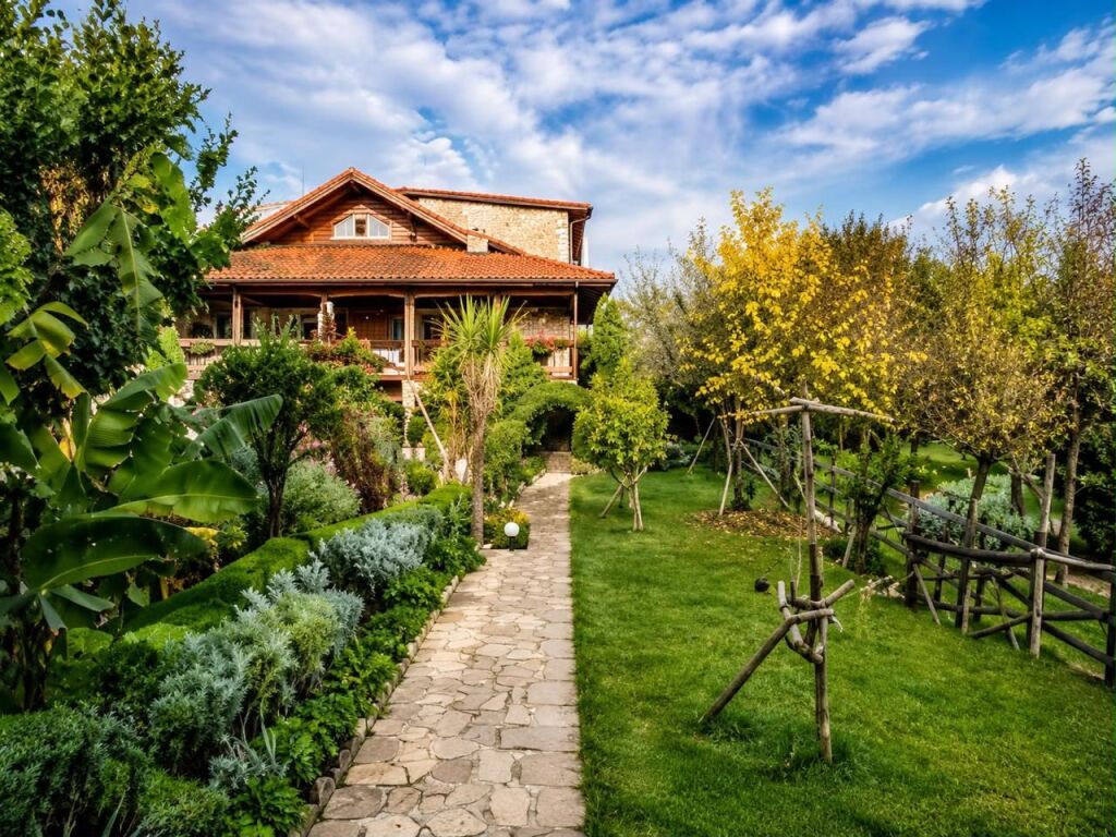 AZIENDA AGRITURISTICA PREMIUM IN AFFITTO VICINO A RINAS