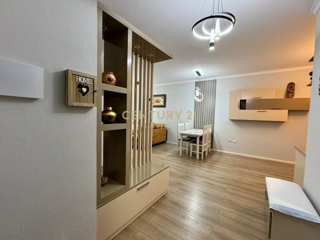 Apartament 2+1 për qira pranë Gjimnazit Petro Nini Luarasi, Tiranë - 81m²
