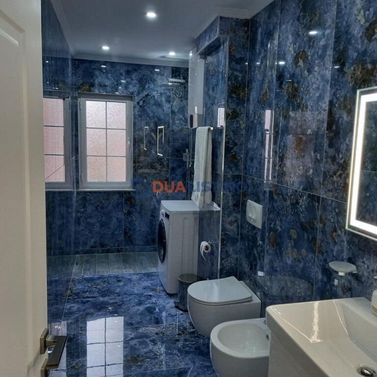 Ne po ofrojmë një apartament modern 1+1 për qira në Rrugën e Kosovës.