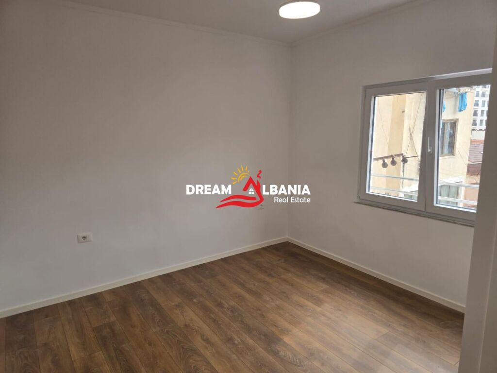 Shitet Apartament 1+1, Prane Shkolles Kuqe, Rruga Dervish Hekali (ID 4119474)