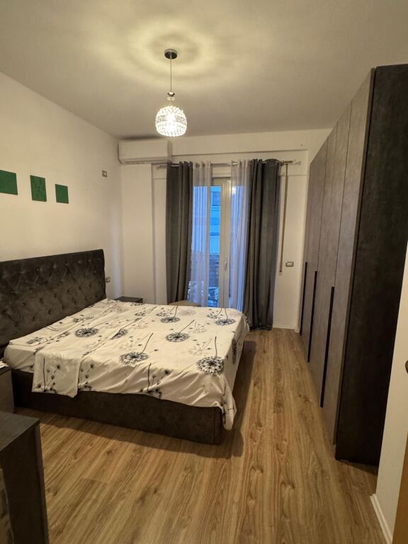 Jepet me qira apartament 1+1  📍 Rruga Hamdi Sina  * 60.000 leme