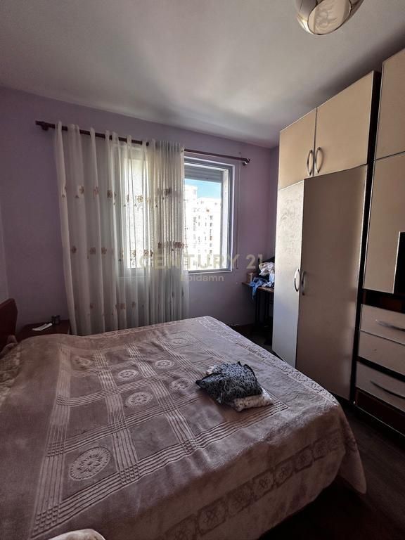 Apartament 2+1+2 për shitje pranë Tregut Industrial!