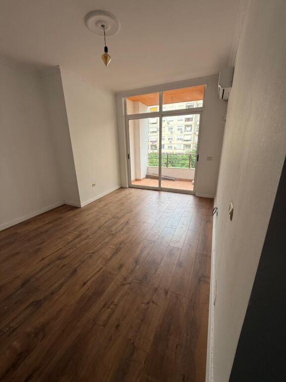 Shitet Apartament 2+1