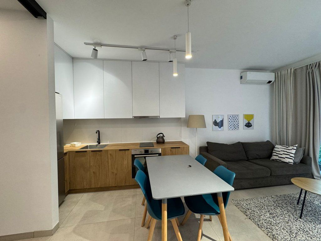 Myslym Shyri, Affittiamo appartamento 1+1 600 € /Mese