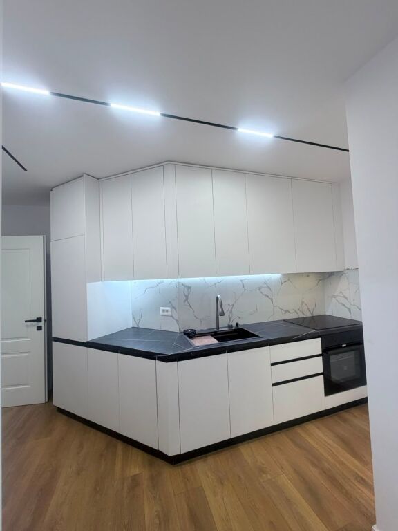 Jepet me qera Apartament 1+1 tek 21 Dhjetori/ afer Hotel Mondial