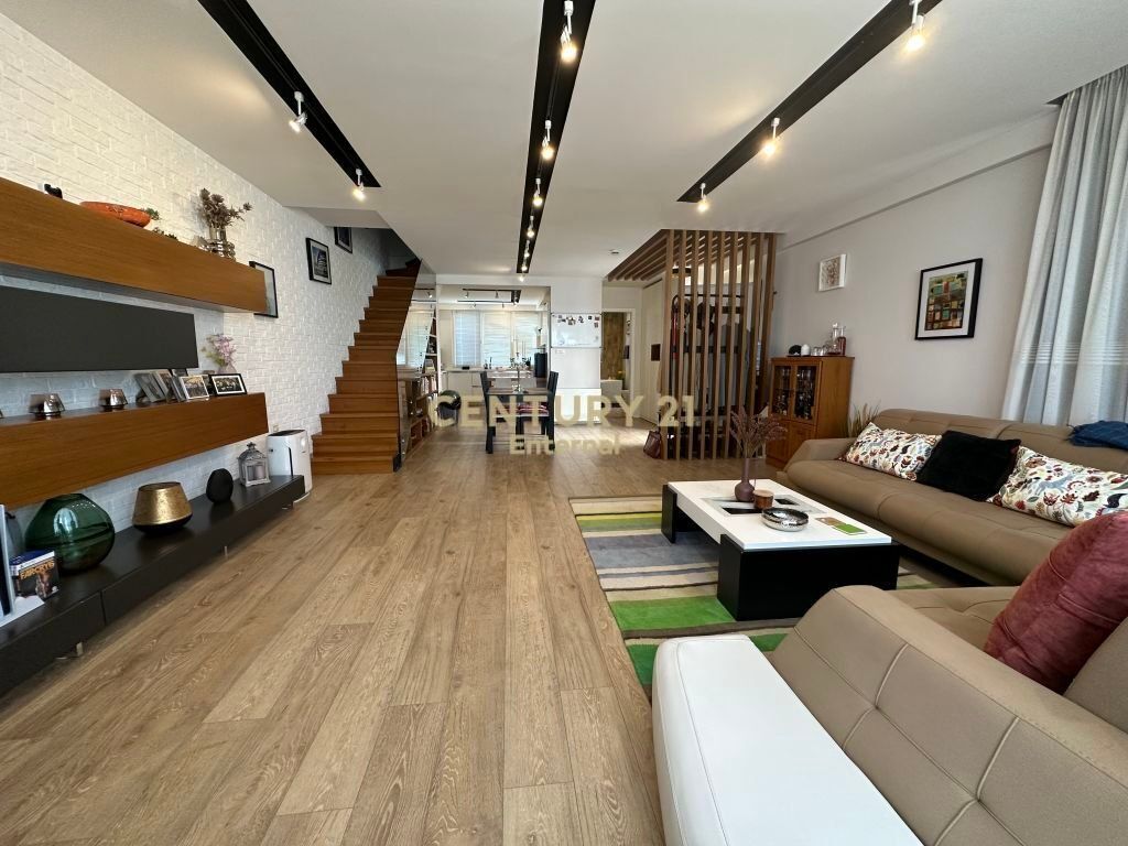 Duplex 3+1 me qira tek Kodra e Diellit 1