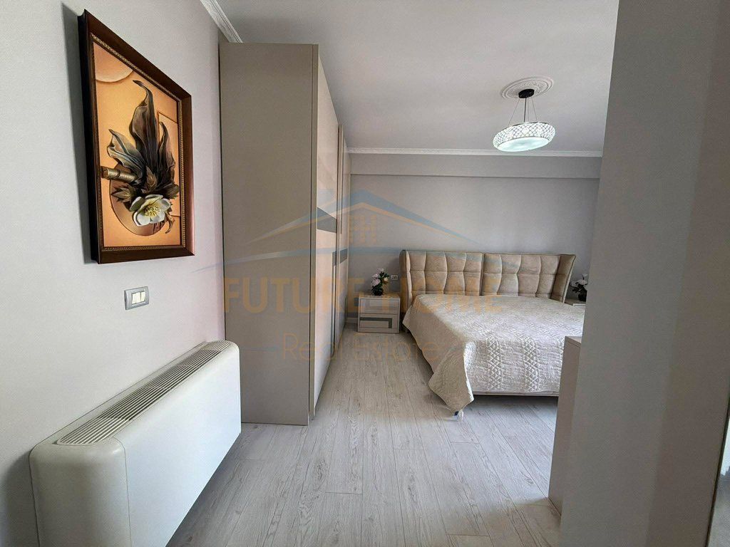 Shitet, Apartament 2+1+2 + Post Parkimi, Kompleksi Malajzjan