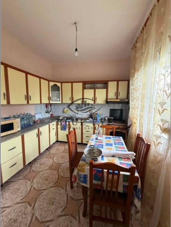 Vilë per Shitje 3+1, 3 Kateshe + garazh dhe ambjent pune ,Spitalle Durrës