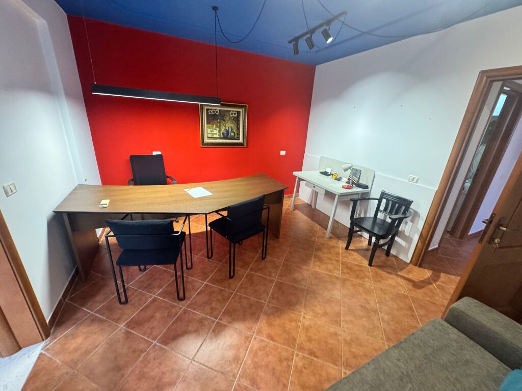 Ufficio 3+1 in affitto presso il Tribunale di Tirana
