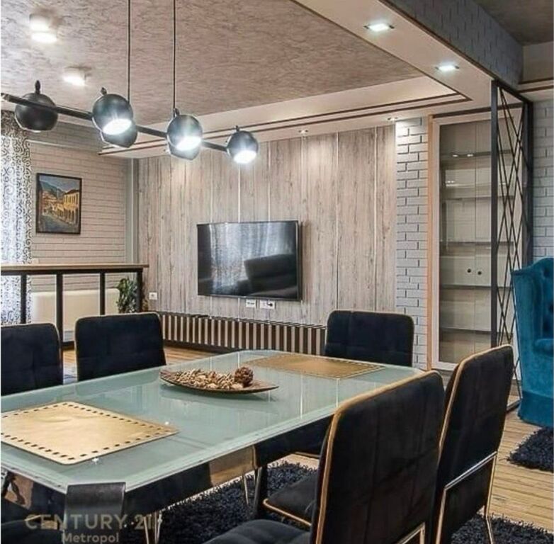 Apartament luksoz 2+1+2 me 2 ballkone me qira – Myslym Shyr, Tiranë