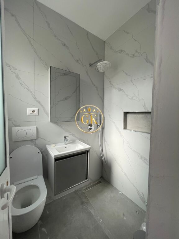 🏡 APARTAMENT ME QERA 2+1+2 ME BALLKON – TEK GJYKATA, DURRËS QENDER