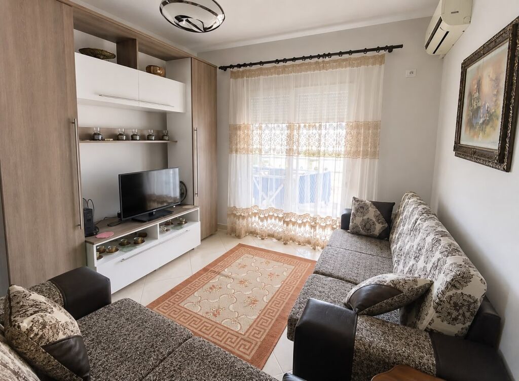 FOR RENT 1+1 APARTMENT NEAR THE POLICE STATION AREA, DURRES