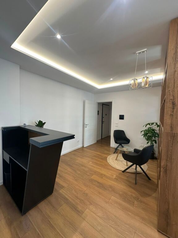 🏢 Locale per Ufficio in Affitto – Lake View Residence Via Kosovareve
