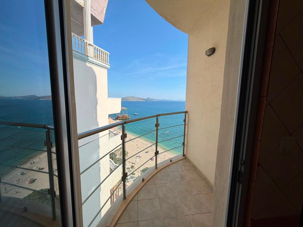 Occasione! Appartamento 3+1+3 in vendita con vista aperta sul mare a Saranda.