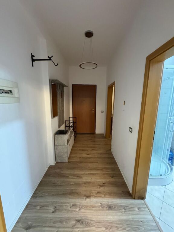 🏡 Appartamento 1+1 in affitto  📍 Via Hamdi Sina💰 60000 Lek / mese