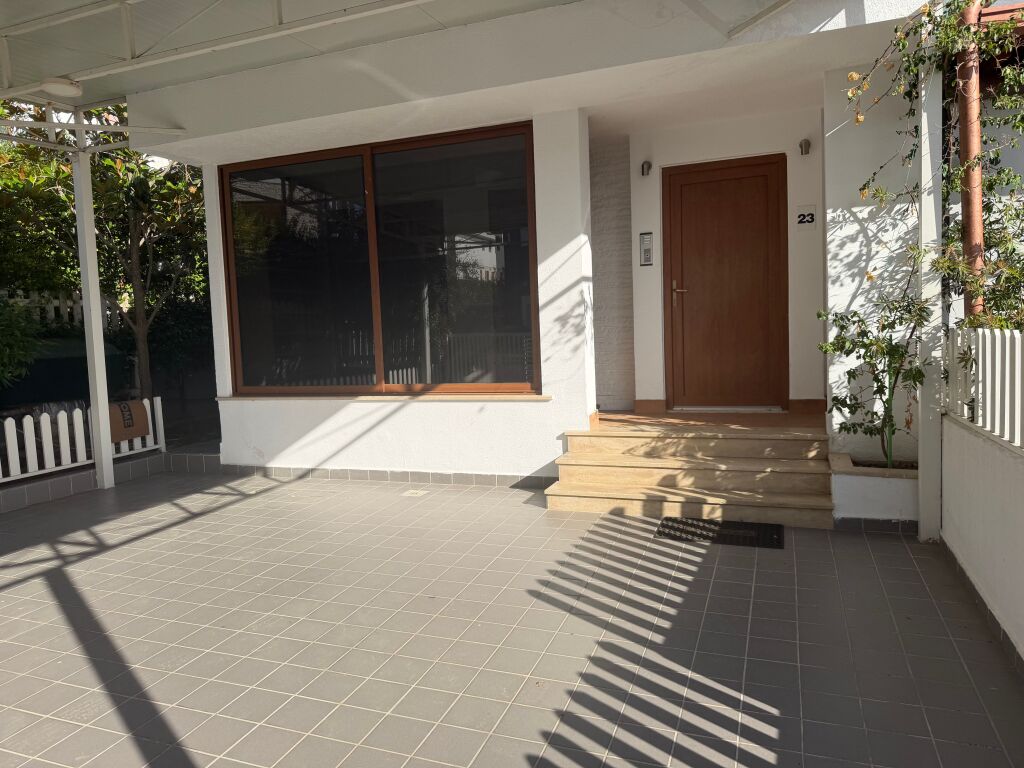 Villa, kolombo teg complex, 1500 euro