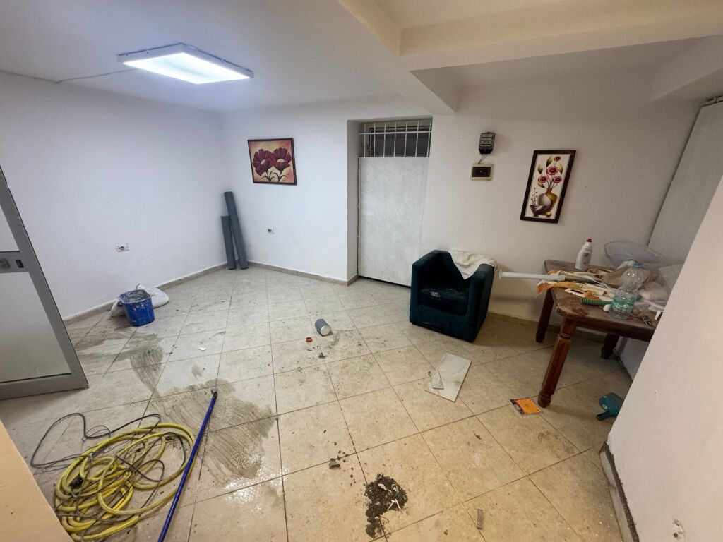 Business premises for rent at Dinamo Stadium secondary road near Vena