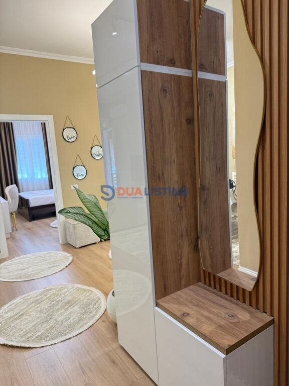 JEPET ME QIRA APARTAMENT 1+1 Xhamia, Kopshti Botanik!