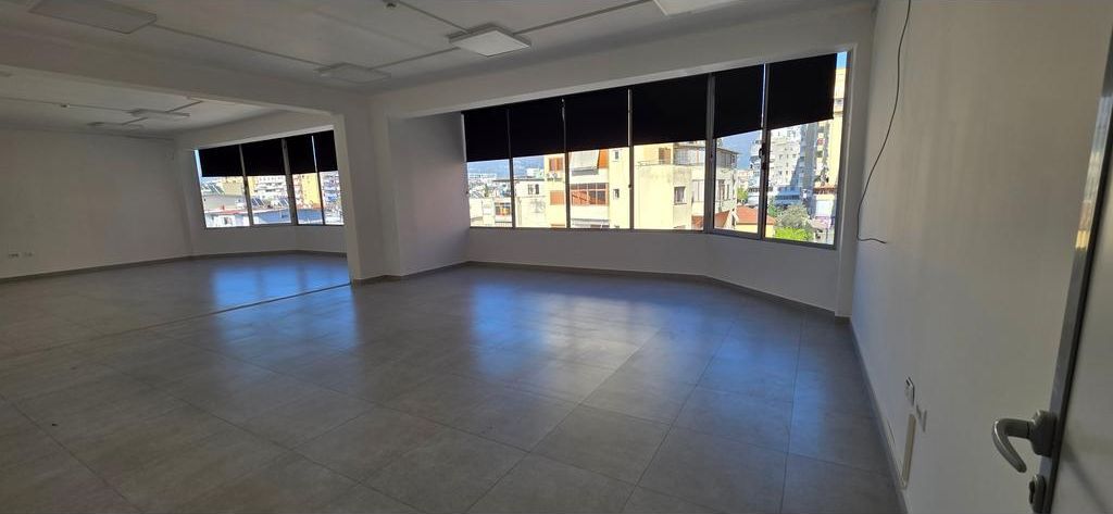 DELIJORGJI, VIA "KAVAJËS", EDIFICIO DI 4 PIANI IN AFFITTO! 13.500 € /Mese