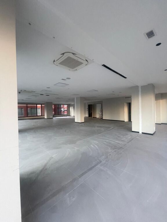 🏢 Spazio Commerciale Premium in Affitto – Complesso Delijorgji