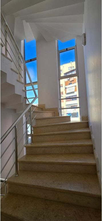 DELIJORGJI, VIA "KAVAJËS", EDIFICIO DI 4 PIANI IN AFFITTO! 13.500 € /Mese