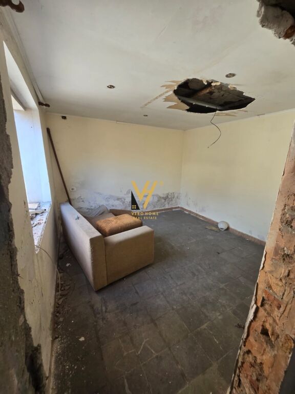 TERRENO CON EDIFICIO ESISTENTE IN VENDITA A SIRI KODRA 220.000 EURO