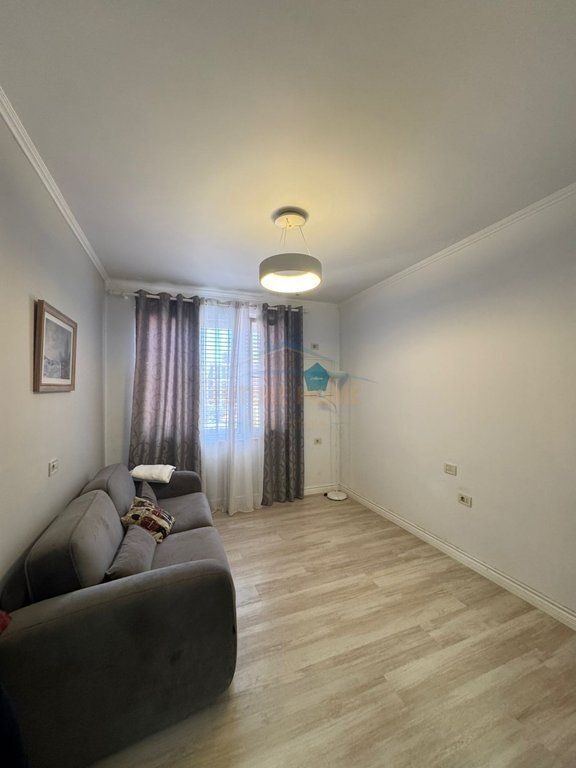Affitto, Appartamento 2+1+Posto Auto, Myslym Shyri, Tirana.