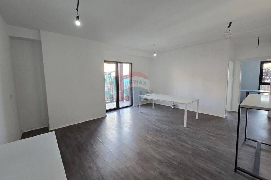 Ufficio in affitto presso Tirana Garden Building