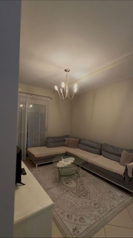 Shitet, Apartament 1+1, Rruga Bedri Karapici, Tirane .