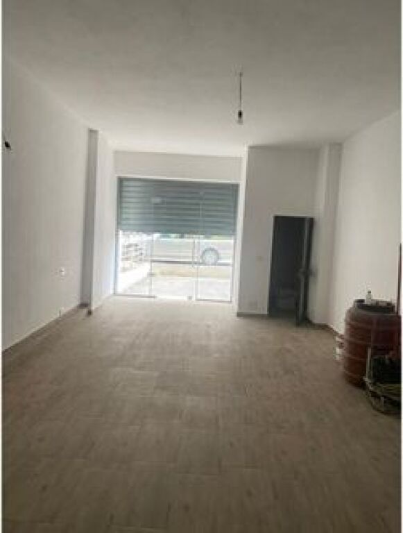 AMBIENTE IN VENDITA --PALAZZO CON FRECCE