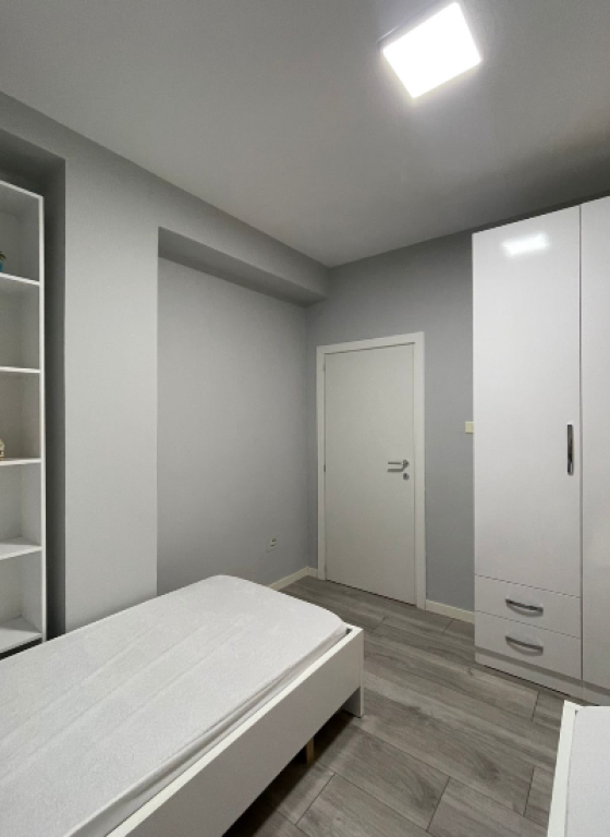 AFFITTASI APPARTAMENTO 2+1 PRESSO 21 DHJETORI