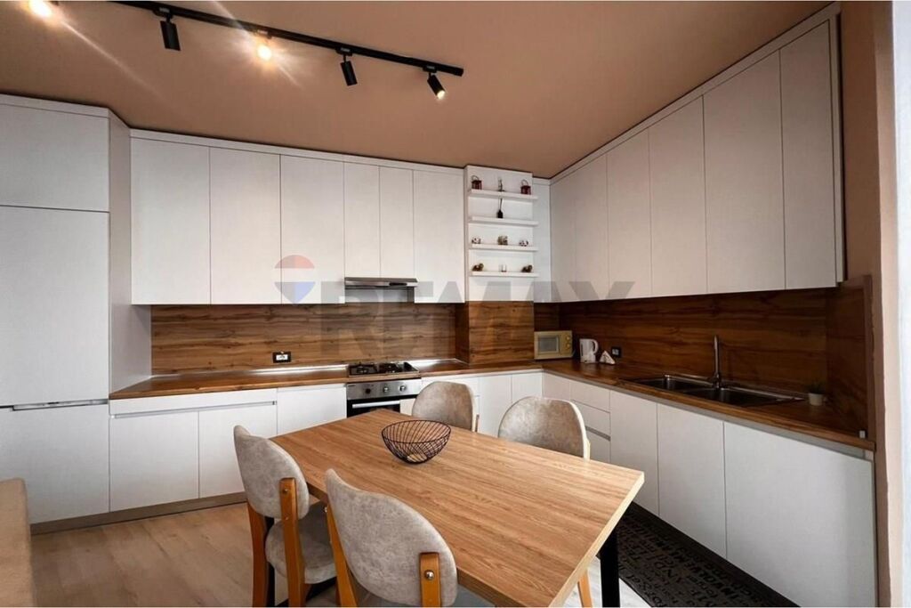 Appartamento 1+1 in affitto in Via Mine Peza!