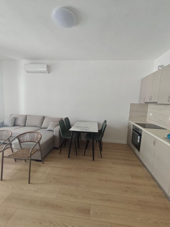 Jepet me qira apartament 1+1