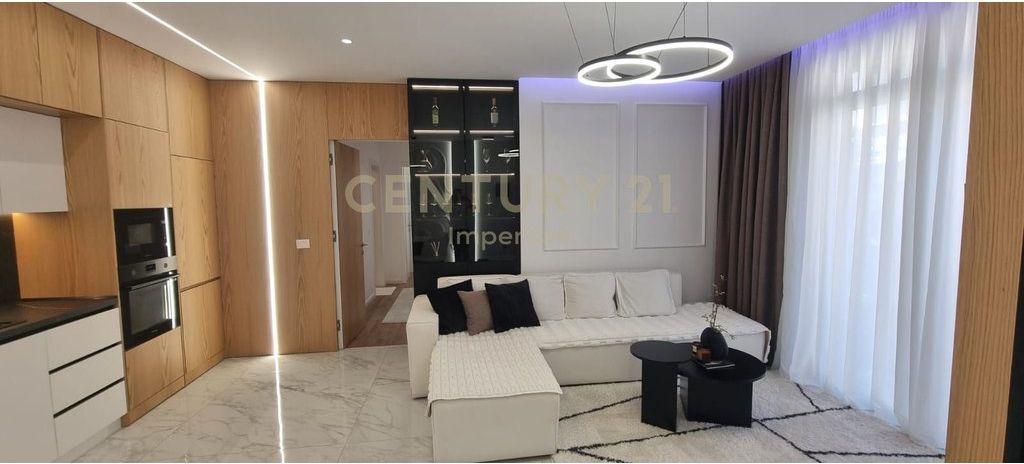 Apartament 2+1+post parkimi me qira, përballë Kompleksit Deliorgji!