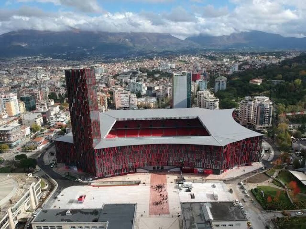Ambient per zyre per Qira prane Stadiumit Air Albania!