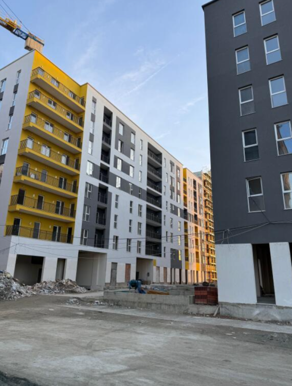 Apartament per shitje 2+1 te Tirana Entry 2