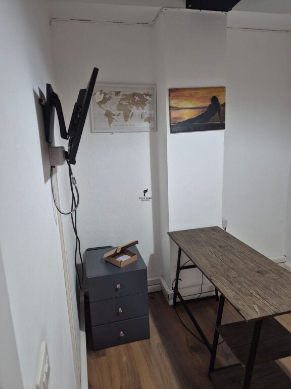 OFFICE FOR RENT 154 M2 KAVAJES STREET 90,000 LEKE FH-79256